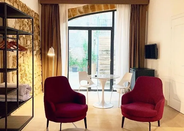 Isabella Di Castiglia מלון דירות