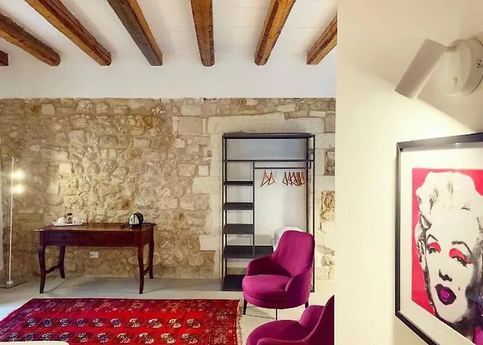 Isabella Di Castiglia מלון דירות