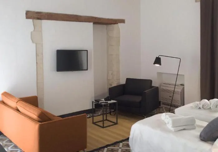 Isabella Di Castiglia מלון דירות