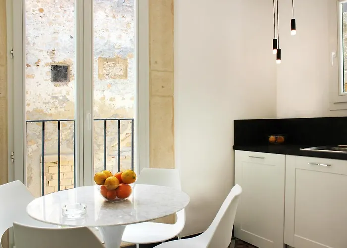 Isabella Di Castiglia מלון דירות