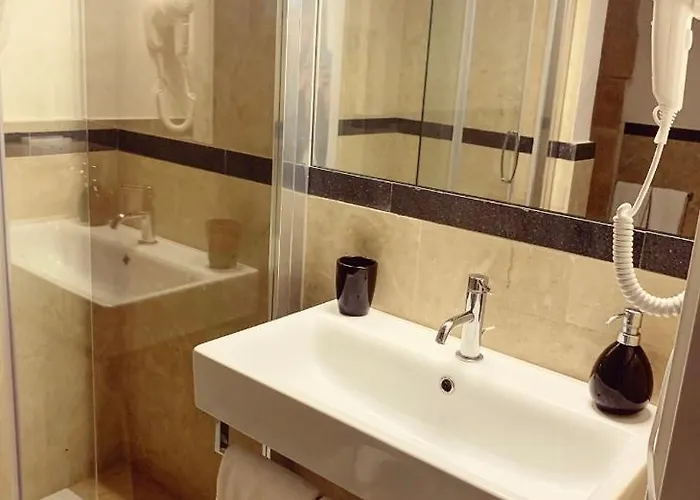 Isabella Di Castiglia מלון דירות סירקוזה