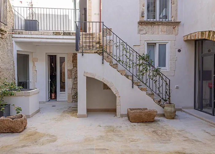 מלון דירות Isabella Di Castiglia 4*