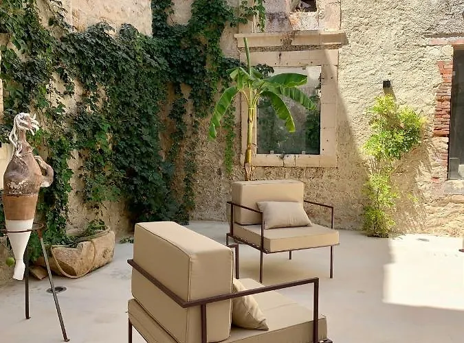 Isabella Di Castiglia מלון דירות